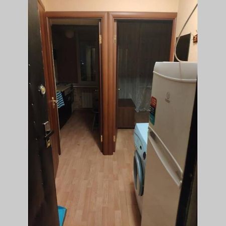 Small Apartment For 2 Kiev Bagian luar foto