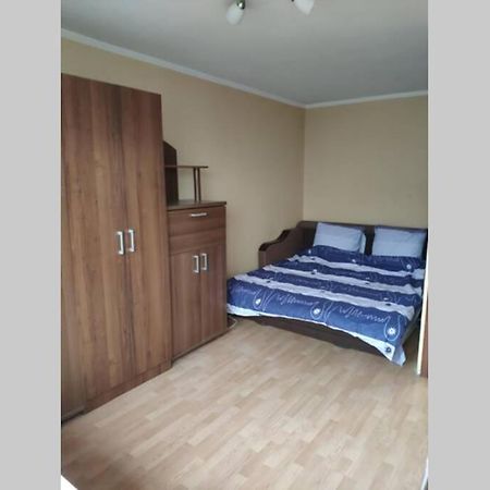 Small Apartment For 2 Kiev Bagian luar foto