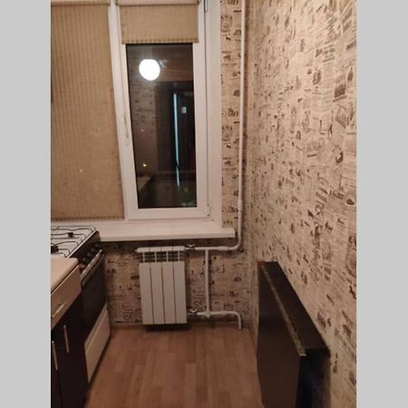 Small Apartment For 2 Kiev Bagian luar foto