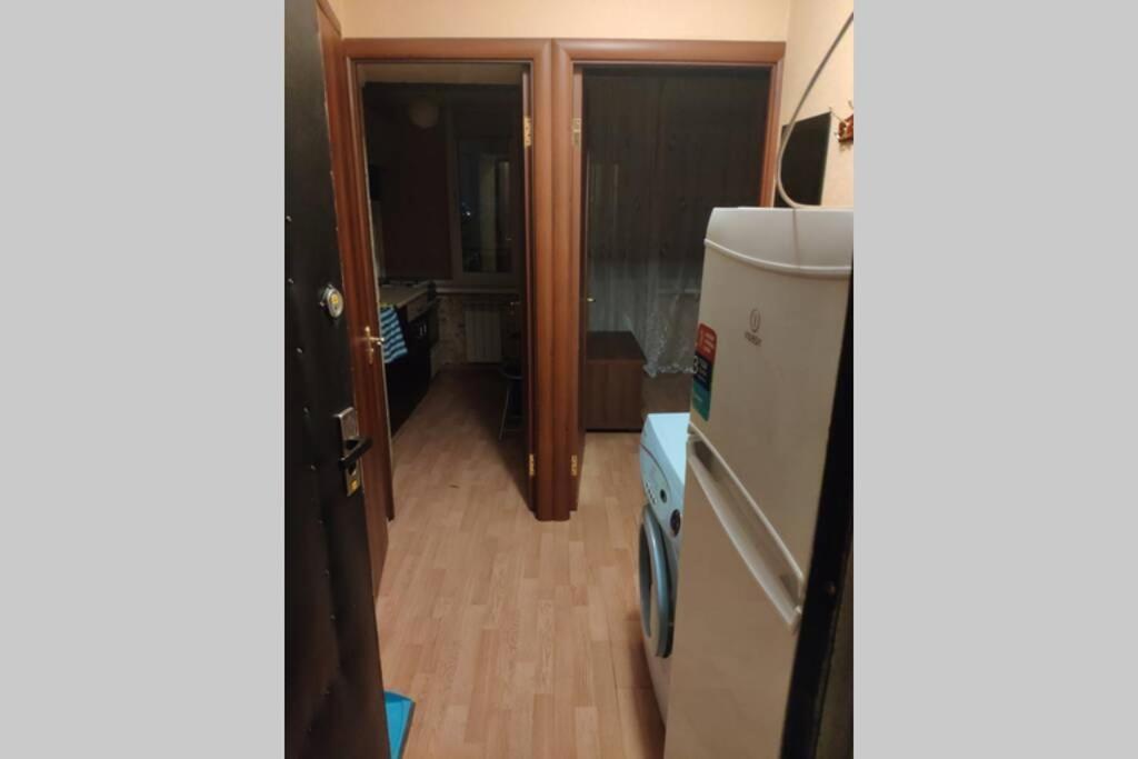 Small Apartment For 2 Kiev Bagian luar foto