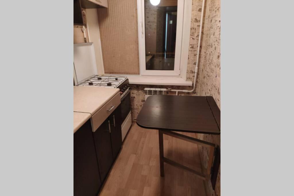Small Apartment For 2 Kiev Bagian luar foto