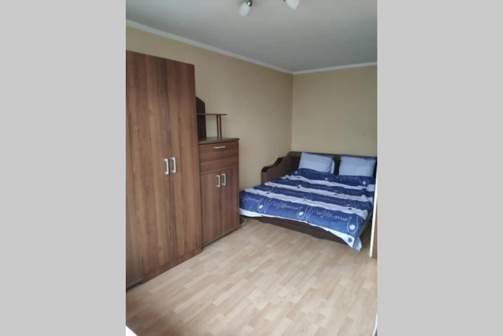 Small Apartment For 2 Kiev Bagian luar foto