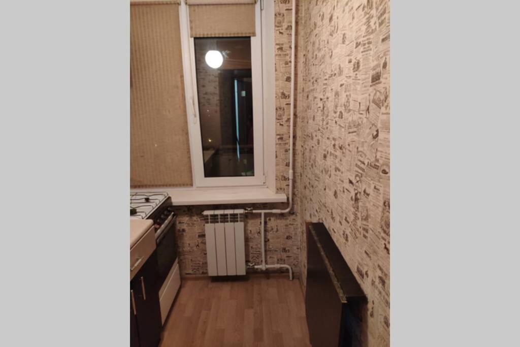 Small Apartment For 2 Kiev Bagian luar foto